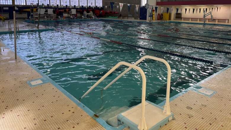 As community interest in saving Wolfville pool rises, university says repair costs have doubled