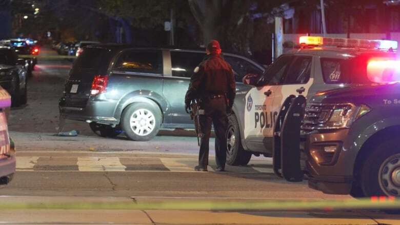 Almost 2 dozen arrested after gunfire erupts on Queen West