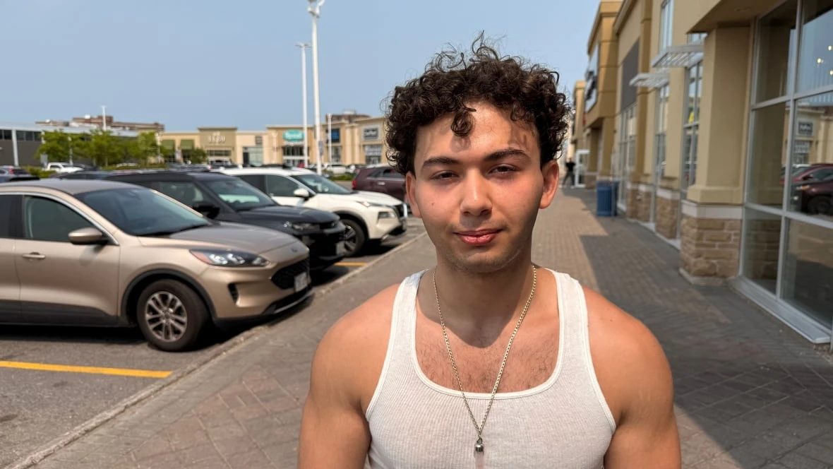 Ottawa students struggle to find summer work as unemployment rises
