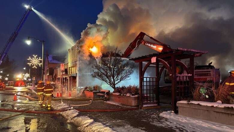 3 buildings lost after fire rips through southwestern Ontario community of Bothwell