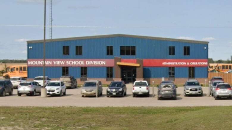 Western Manitoba school board defies provincial advisory panel, holds meeting with just 4 trustees