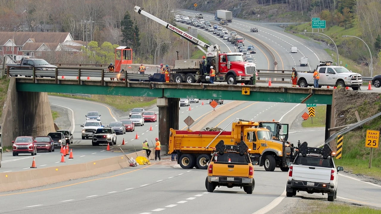Halifax traffic will get better, public works minister promises