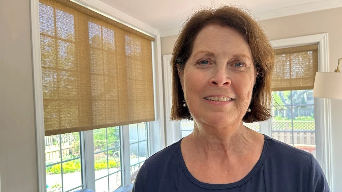 Quebec's hearing aid plan for seniors only covers 1 ear. Critics are calling for change