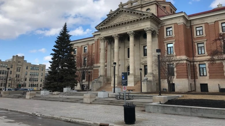 Manitoba universities, colleges not ready to return to in-person learning, despite vaccine rollout