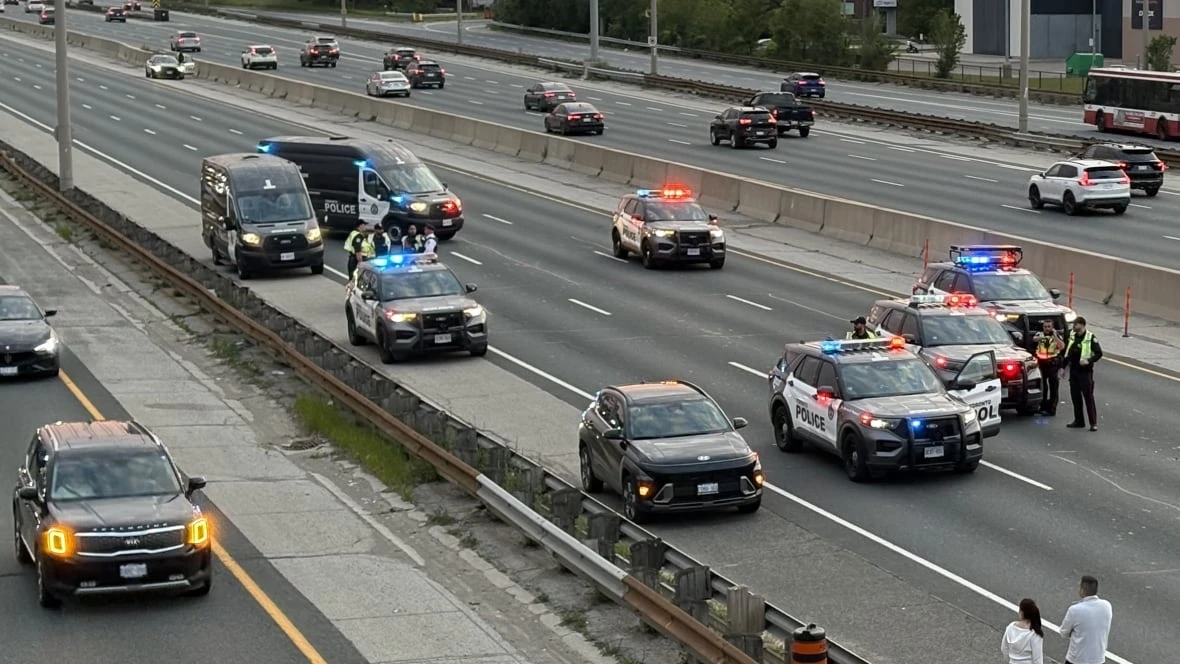 Man dead after motorcycle collides with pickup truck on Gardiner Expressway