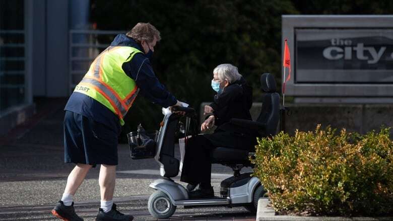 Metro Vancouver HandyDART workers set to strike on Sept. 3: union