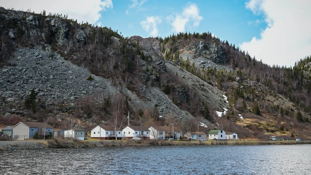 Residents of 'Canada smallest town' are moving out