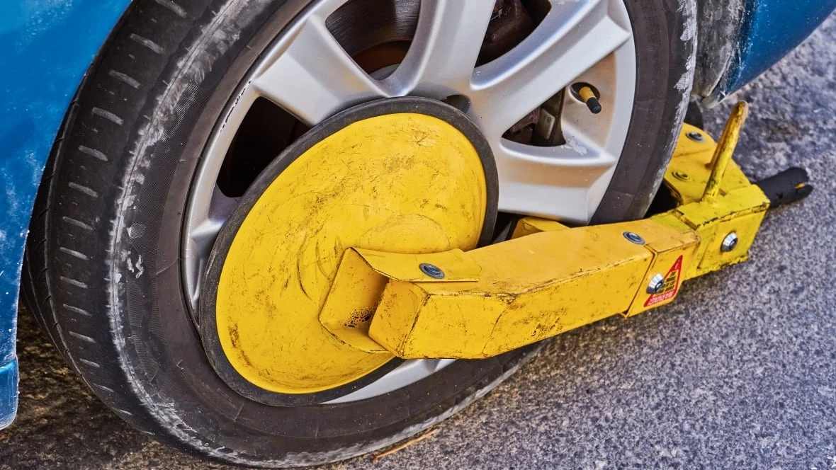 Ontario mayor proposes clamping wheels of Quebec vehicles until parking fines paid