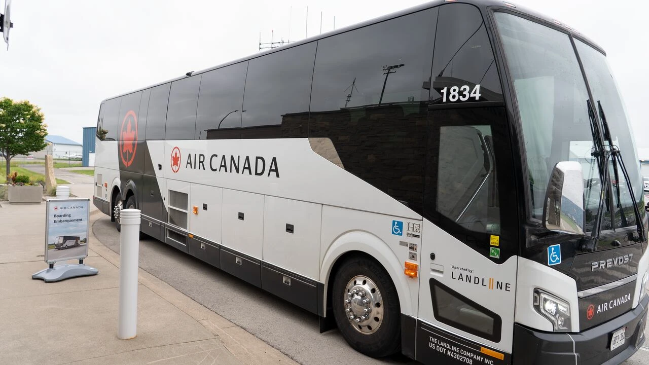 New free shuttle drives passengers between Niagara and Pearson airports