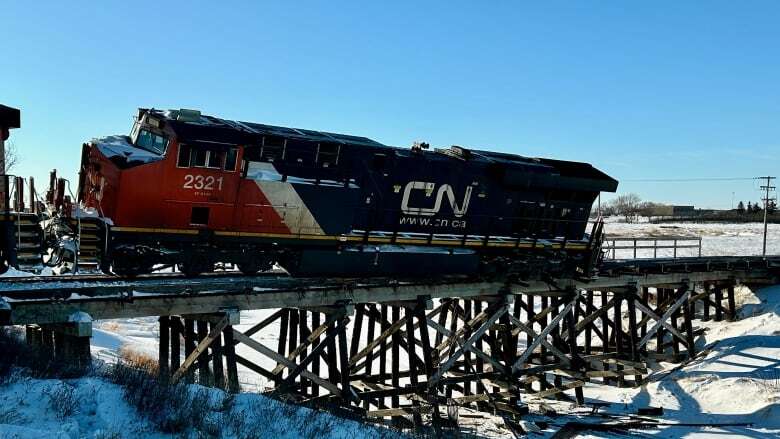 Derailed train blocking roads in northwest Regina