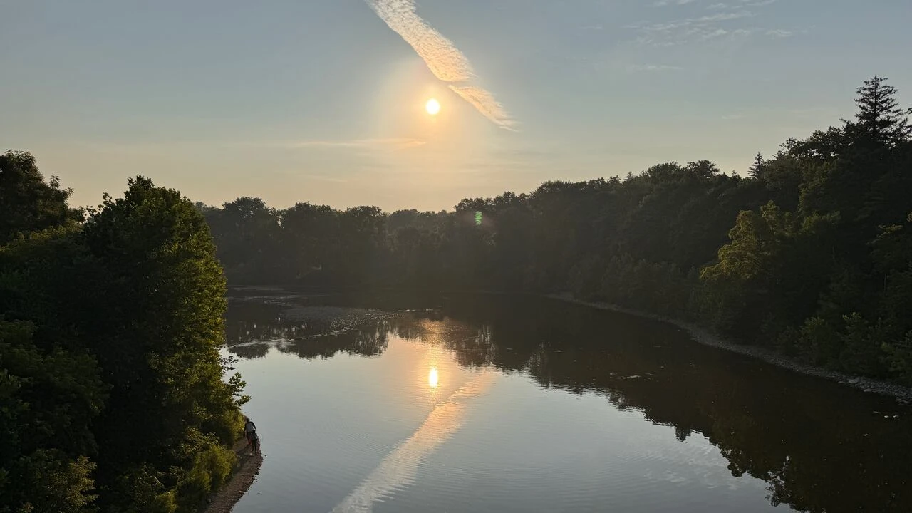 London area under heat warning through Tuesday as temperatures climb to mid-30s