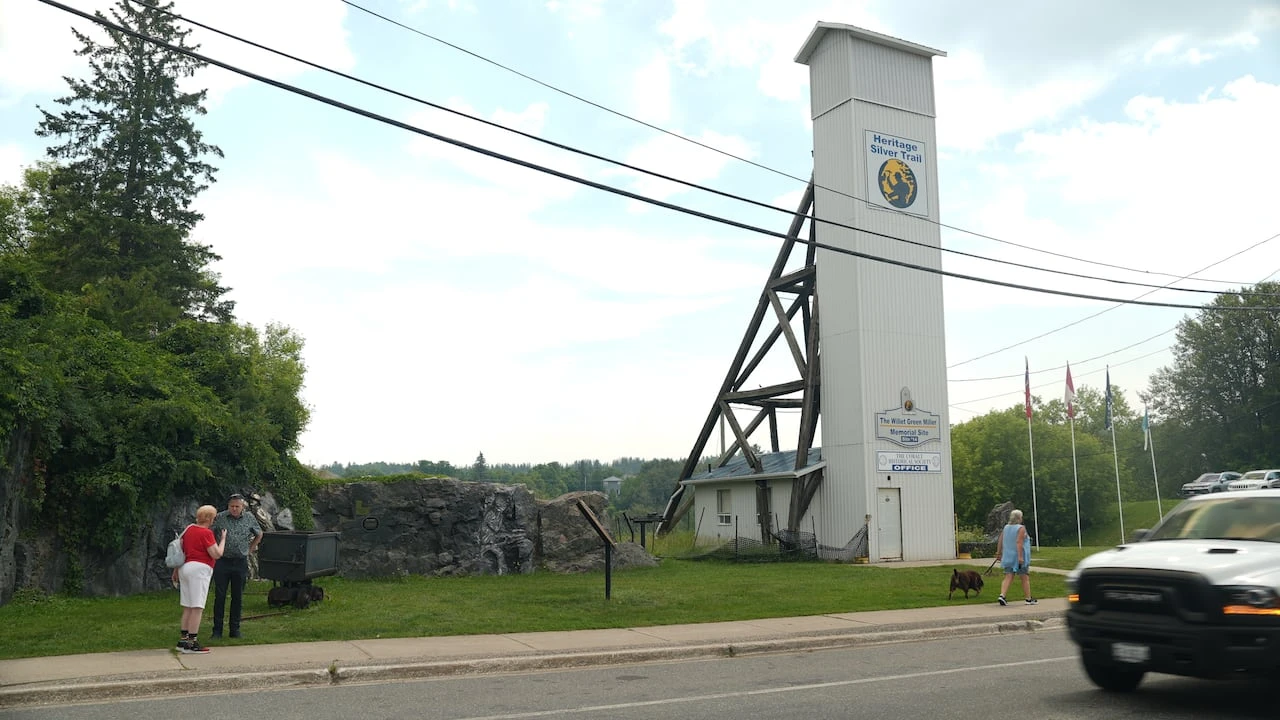 Northern Ontario town set to demolish historic headframe