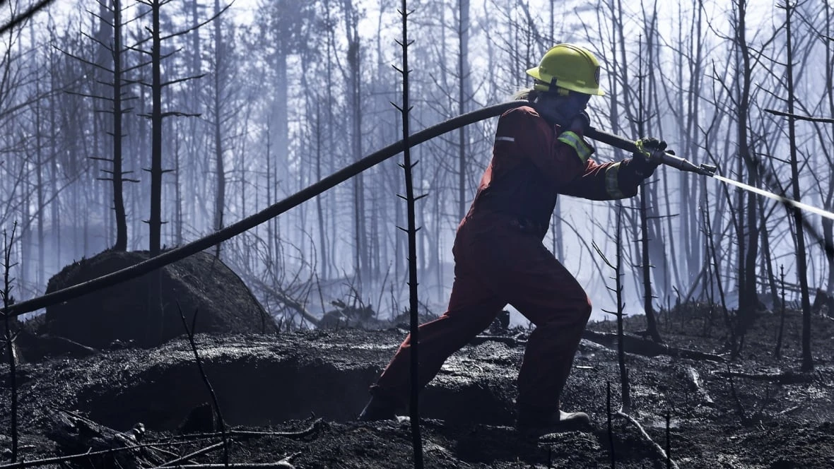 Crews fighting Annapolis Valley wildfire focused on protecting homes at risk
