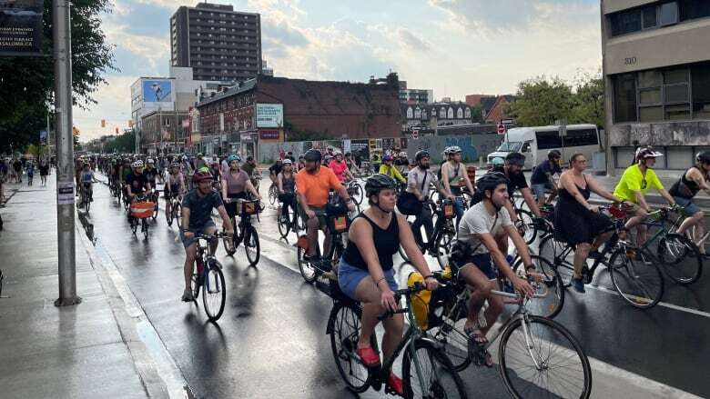 About 600 take part in memorial ride for cyclist killed