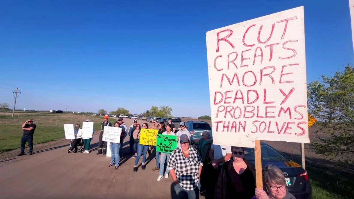 Manitoba scraps proposed RCUT at site of deadly bus crash after pushback