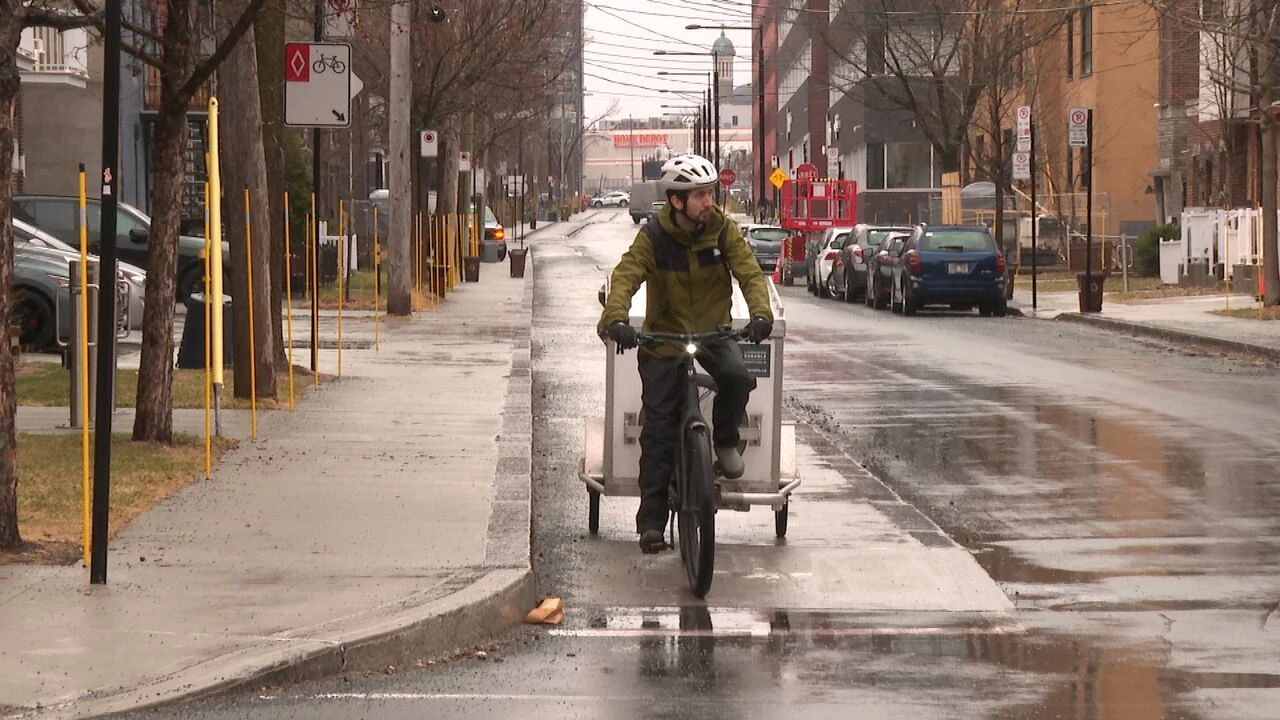 Potholes aren’t just affecting Montreal drivers, bike couriers are also taking a hit
