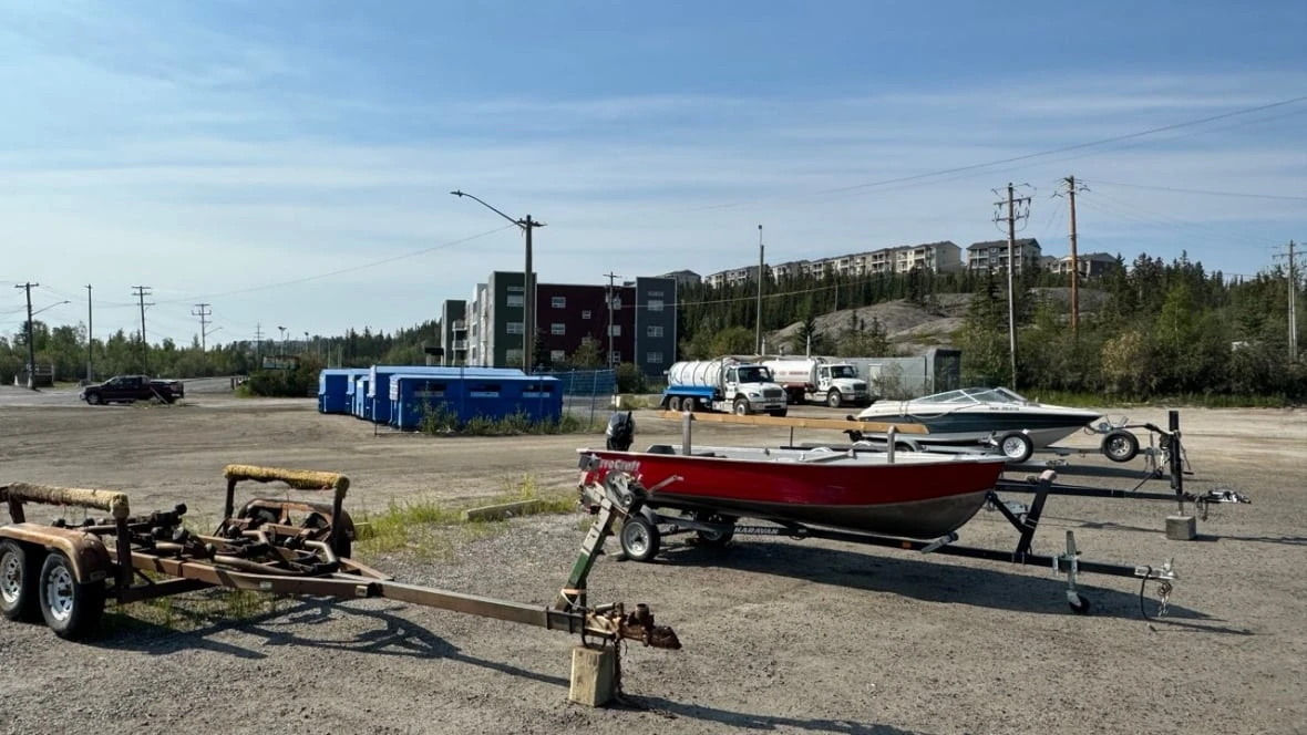 Yellowknife's Old Town parking lot closing for 3 years when work starts on new lift station