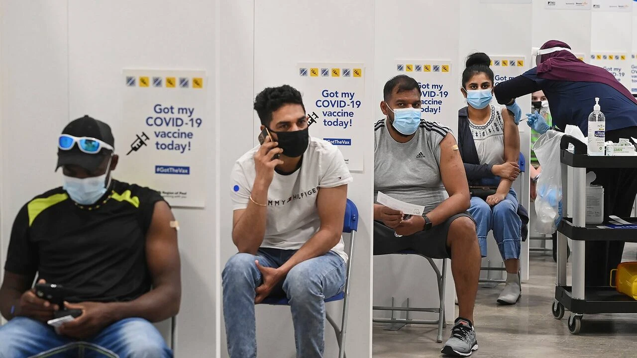 COVID-19 vaccines can help Canada beat delta variant, experts say