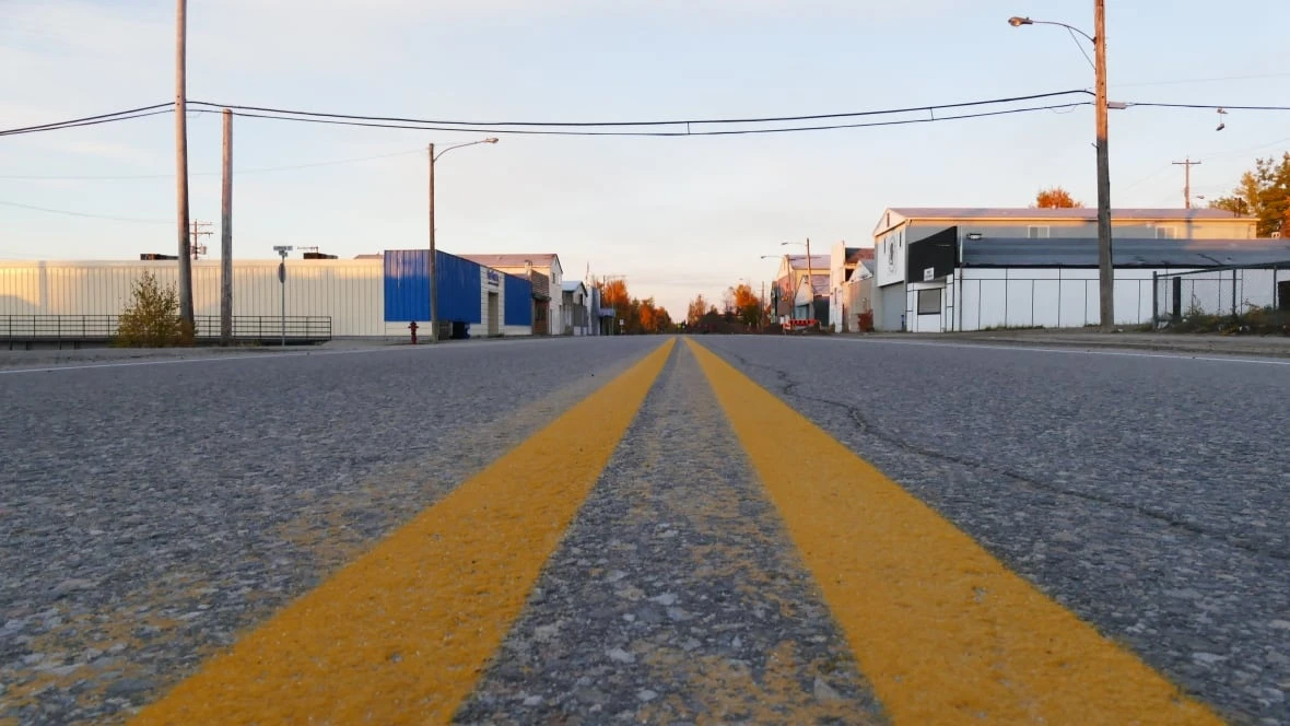 Lynn Lake residents told to leave town because of wildfire