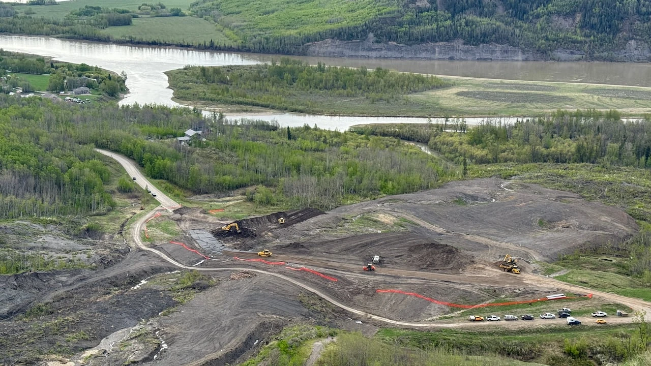 Temporary road opens, evacuation order lifted after landslide in Old Fort, B.C.