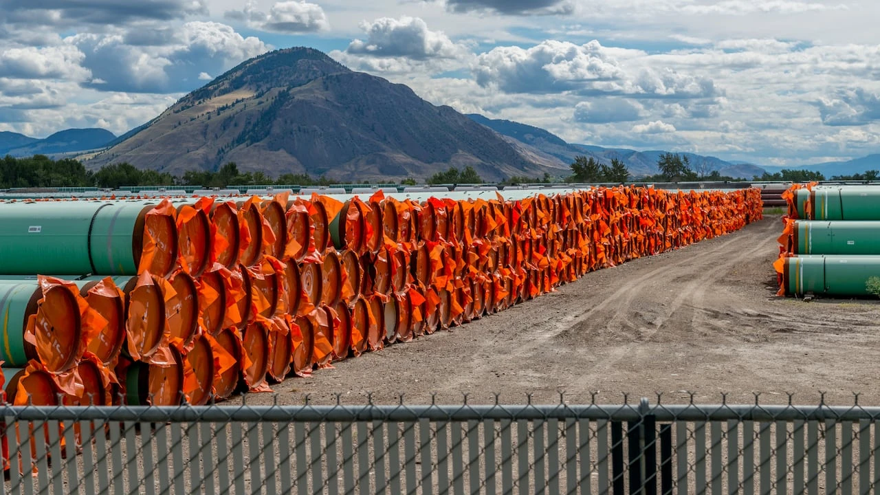 Alberta mayors along proposed new pipeline route rally behind project