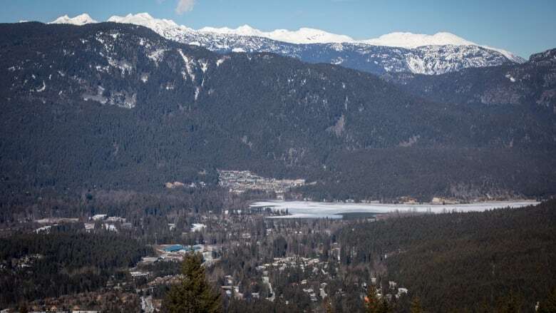 5 skiers rescued after being buried by avalanche north of Whistler, B.C.