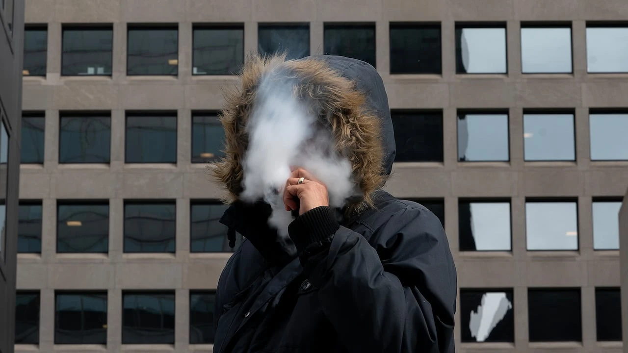 Ottawa won't commit to timeline for flavoured vape ban