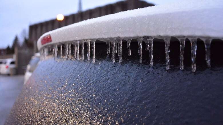 Freezing rain expected to make Montreal streets slippery Tuesday morning