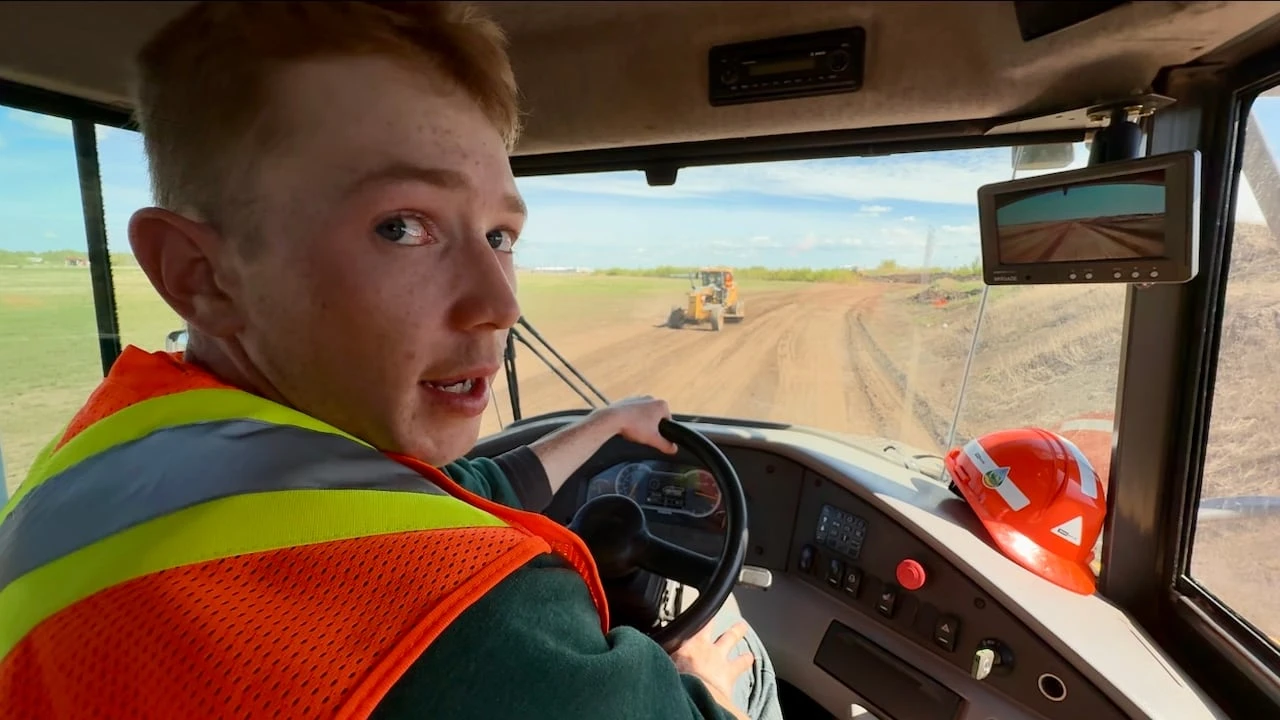 Students in Fort St. John, B.C., do the heavy lifting to build city's future