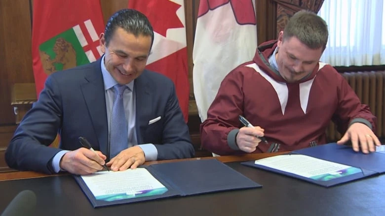 Premiers Kinew, Akeeagok ink deal to build hydro transmission line from Manitoba to Nunavut
