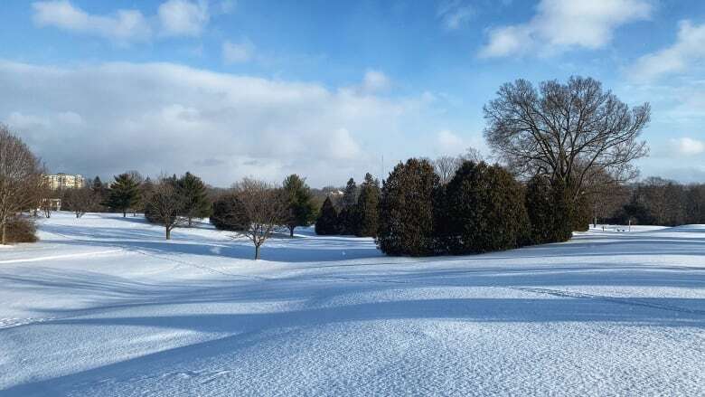 London braces for long weekend snowfall