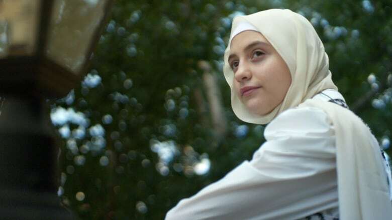 What life is like for a 14-year-old from Syria on her first day of high school in Canada