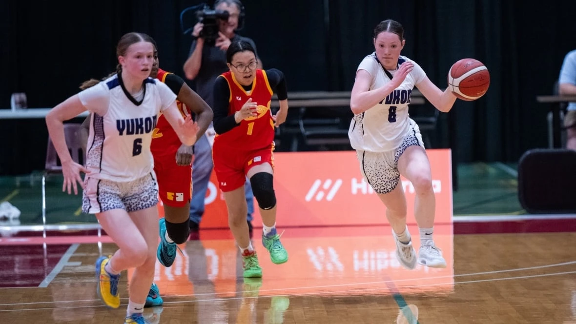 Nunavut women's basketball team wins hearts in first appearance at Canada Games