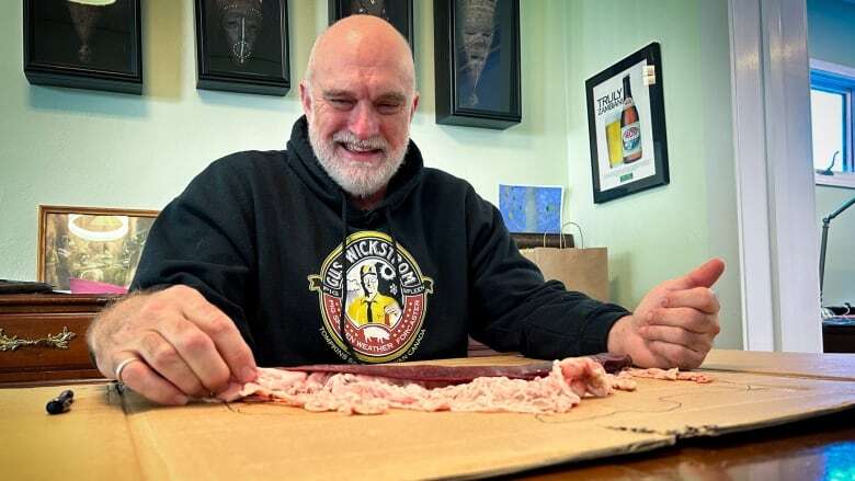 Sask. pig spleen weather prognosticator carries on family tradition