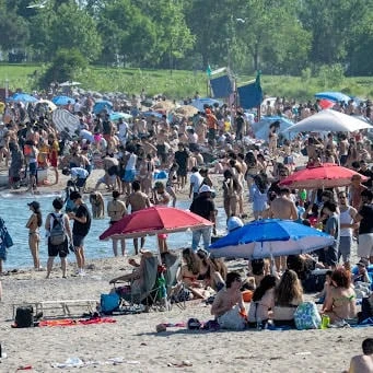 Heat wave hits central Canada, as western provinces grapple with floods