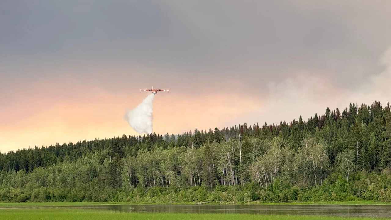Highway 1 open for remaining residents to evacuate Fort Simpson