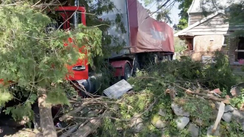 55-year-old man dies after crashing a transport truck into a house in Flamborough