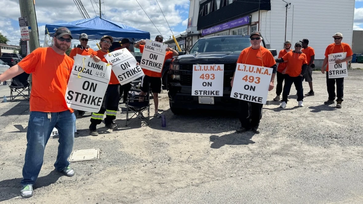 Sudbury, Ont., commercial waste workers hit the picket lines over pay concerns