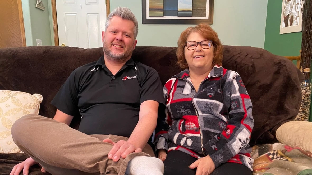 3 years after connecting through ad on car, Saskatoon kidney recipient and living donor 'like family'