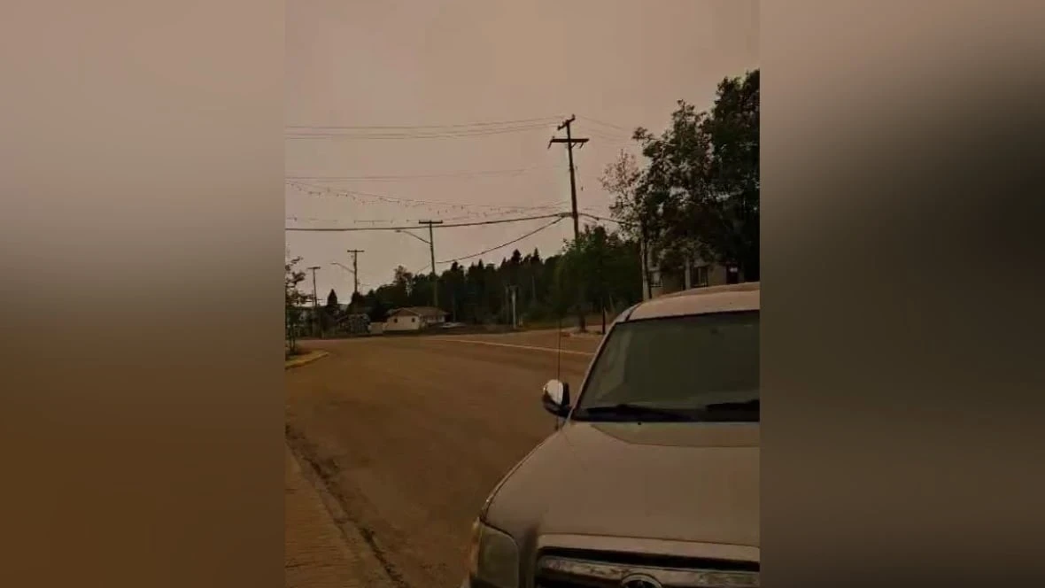 Residents forced out of Cranberry Portage after wildfires knock power, close highway, cripple air quality