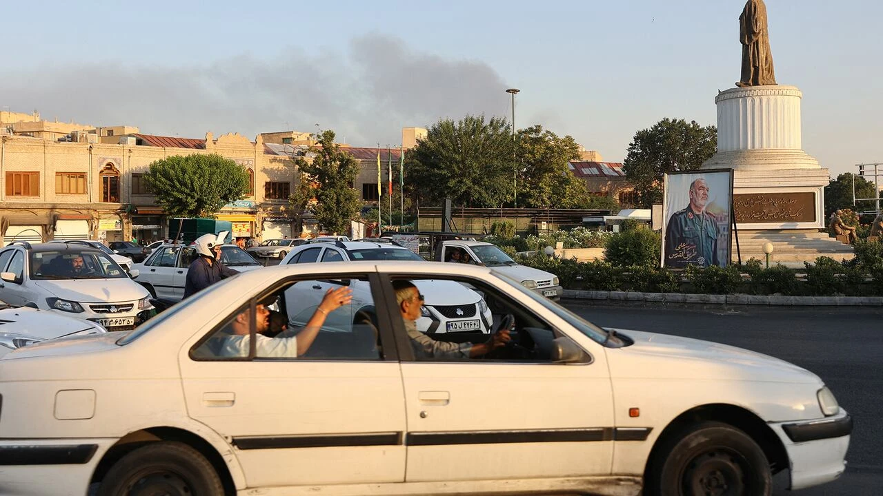 People try to flee Tehran as airstrikes continue