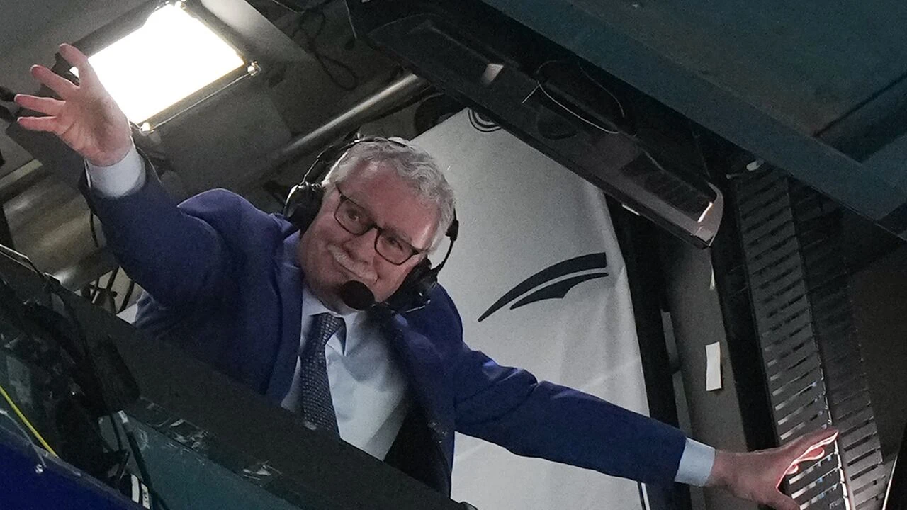 Long-time Vancouver Canucks broadcaster John Garrett dies