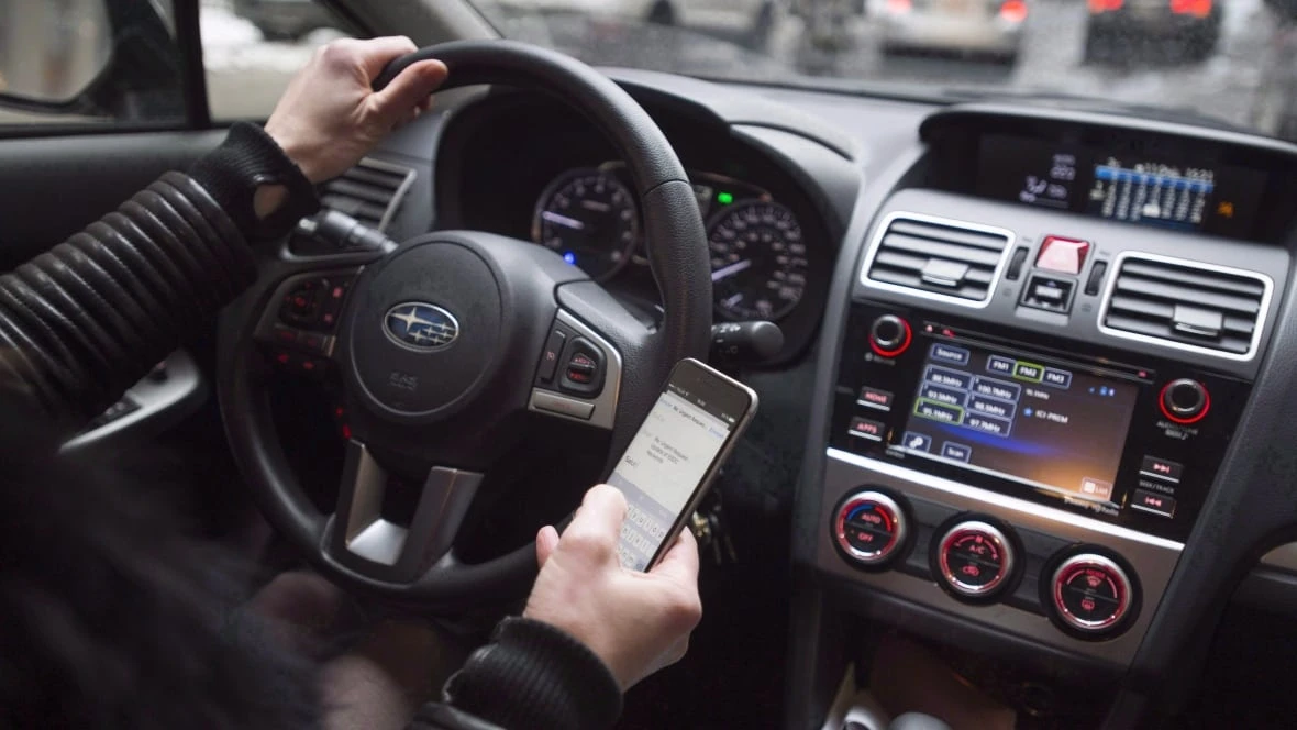 Majority of Manitoba drivers worry about distracted driving, survey suggests