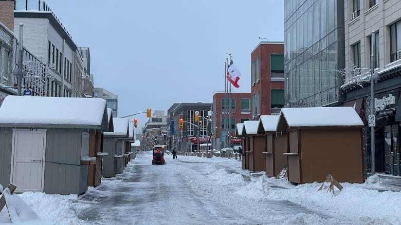 Flurries and fog in Waterloo region Monday morning as school buses cancelled