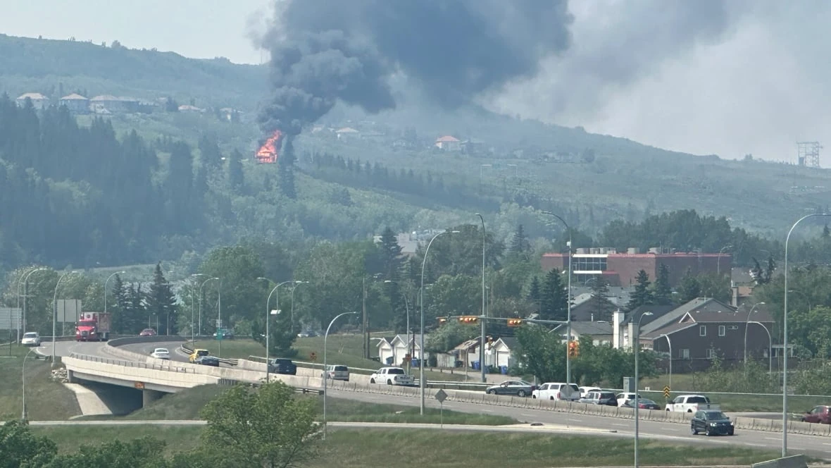 Firefighters respond to structure fire in northwest Calgary