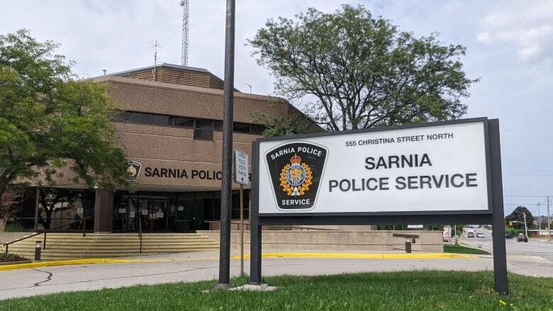 Suspended Sarnia police officer charged with assault, criminal harassment