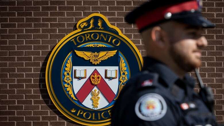 Toronto cop shot downtown while making an arrest