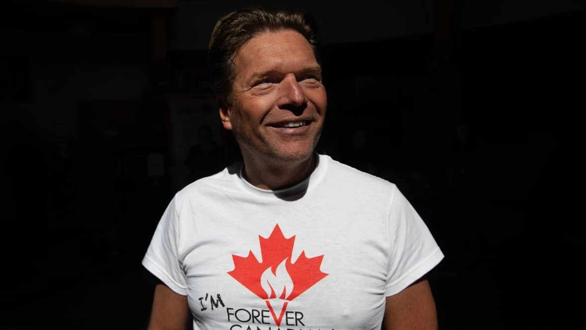 Former Alberta deputy premier takes pro-Canada petition to the streets