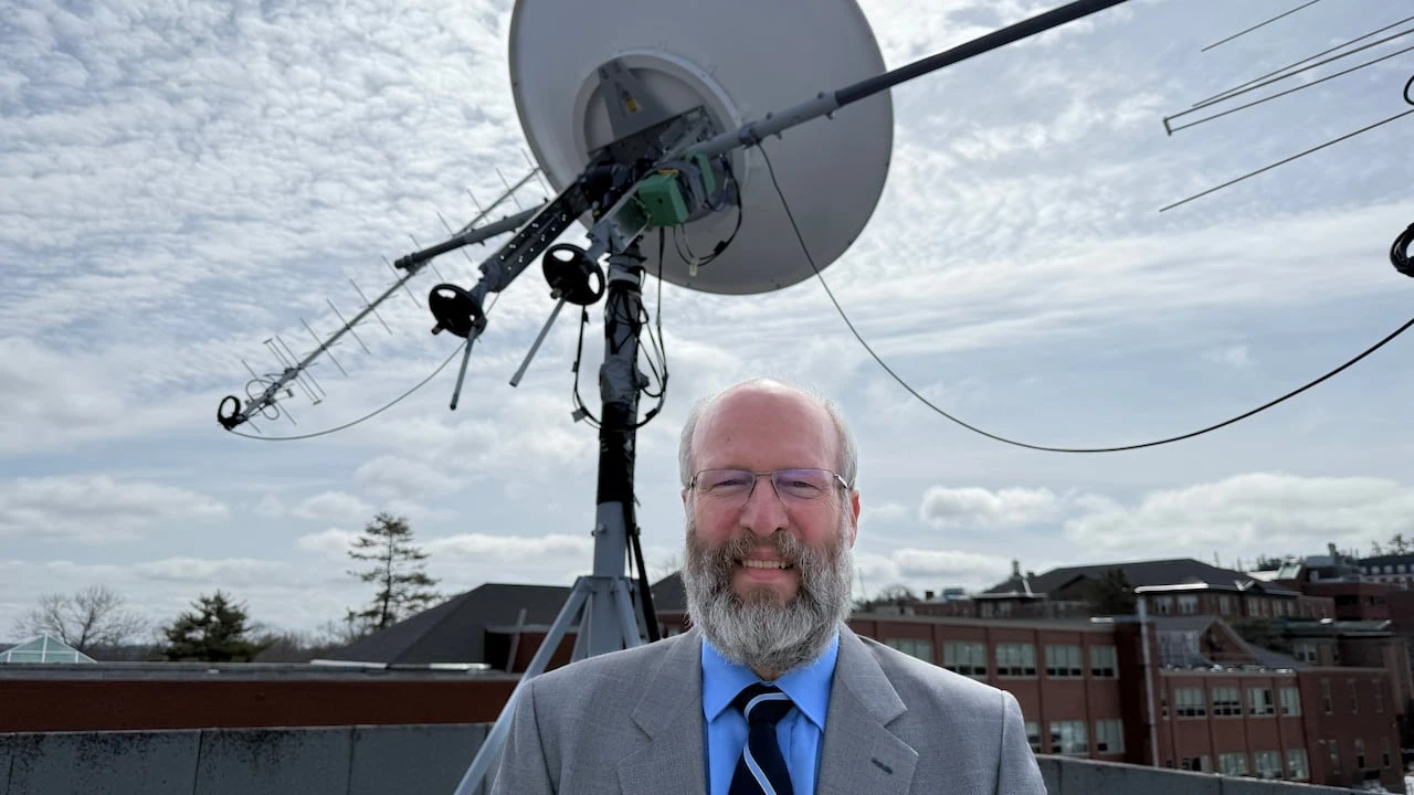 UNB engineers chosen by NASA to track Artemis II mission