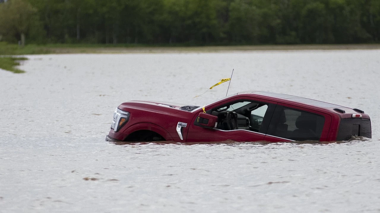 Torrential rains, tornadoes add to Manitoba's flood misery